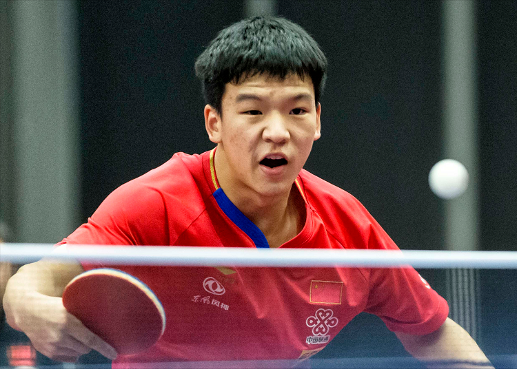 户外运动休 户外运动休